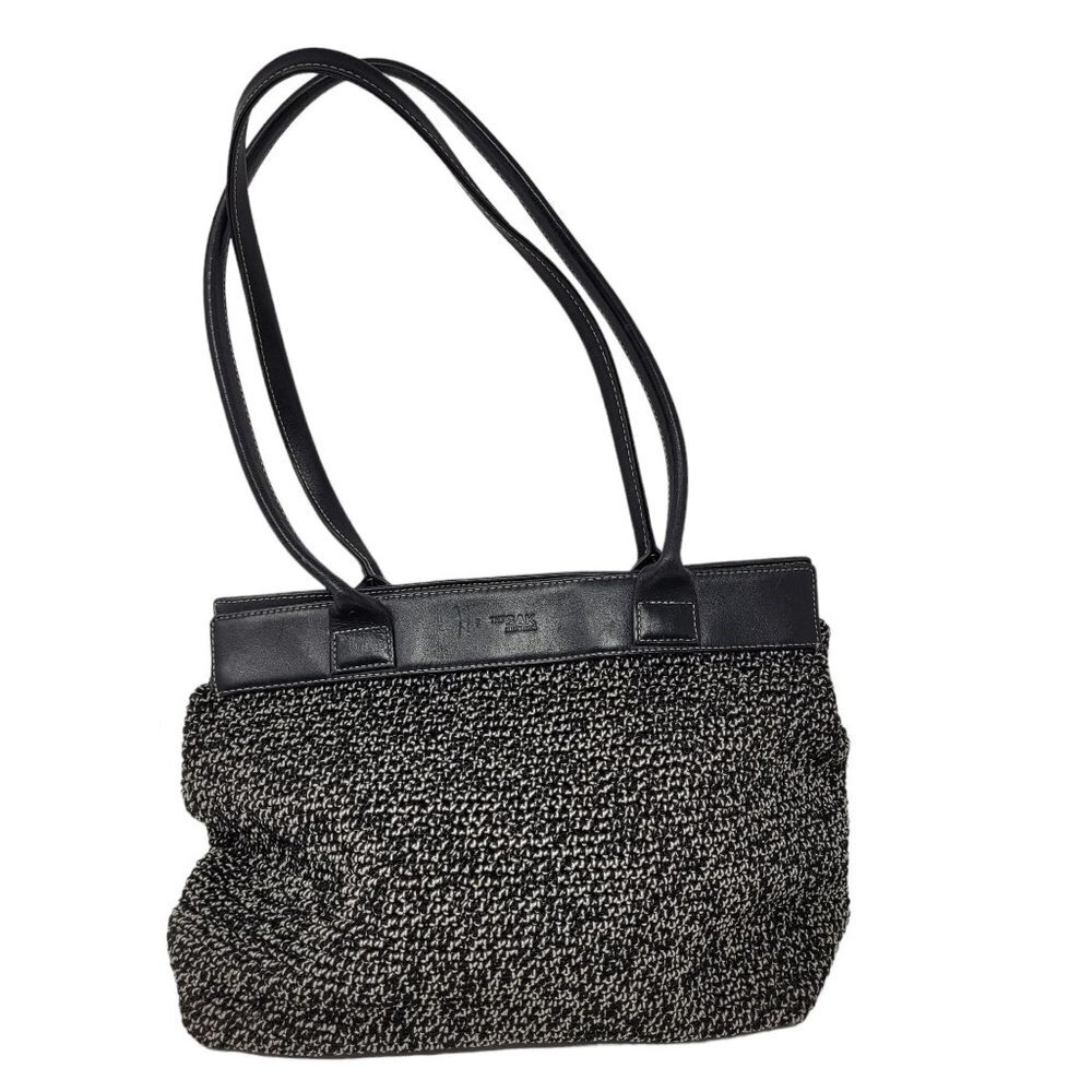 The Sak Elliot Lucca black white knit hand bag magnetic clasp approx 9"